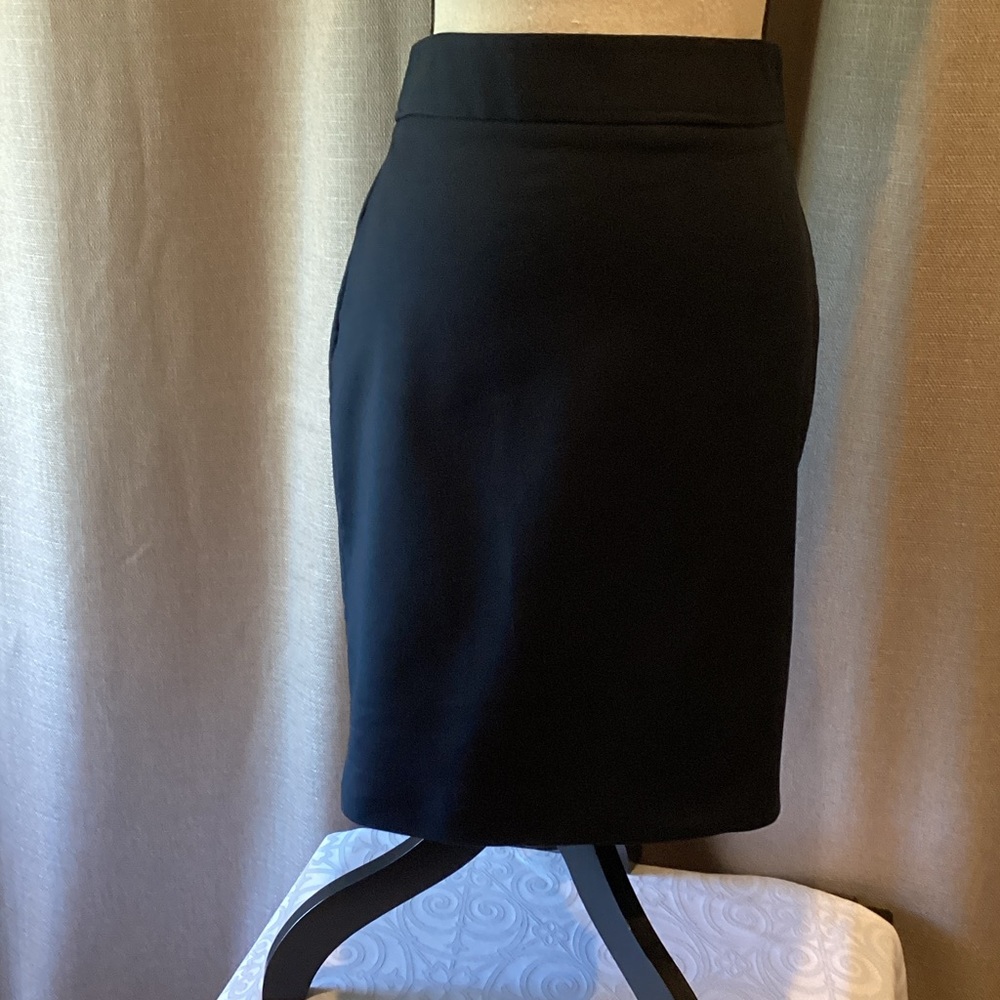 Banana Republic Classic Black Pencil Skirt, size 6.
